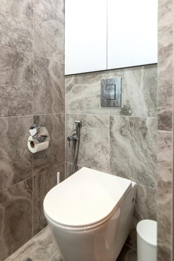 Leogrand Apartments On Svobody Avenue リヴィウ エクステリア 写真