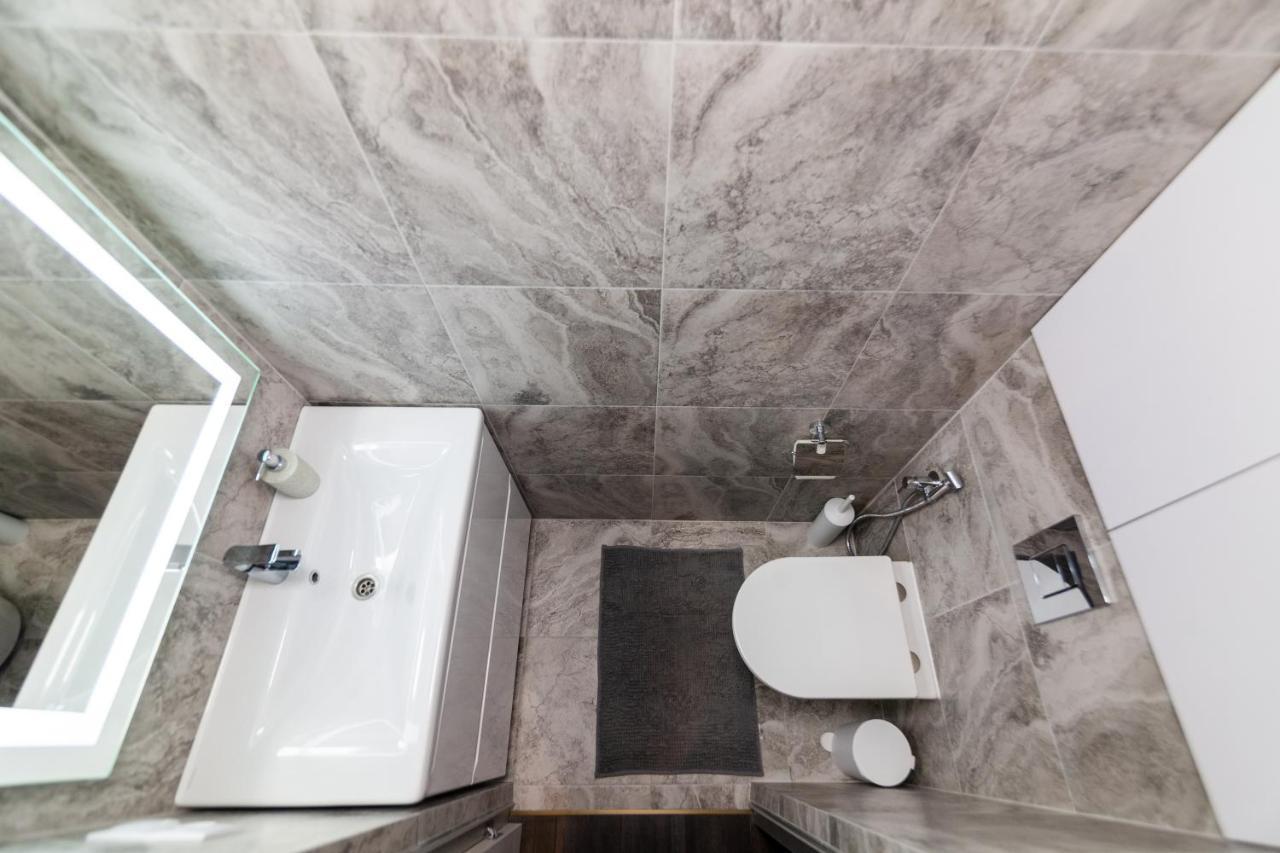 Leogrand Apartments On Svobody Avenue リヴィウ エクステリア 写真